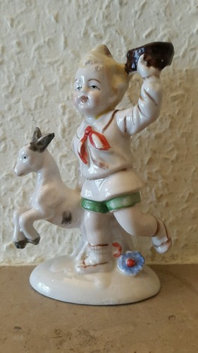 Porzellan figur junge mit - figur.,