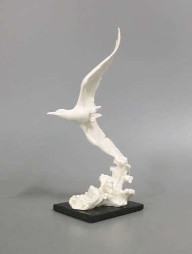 Möwe auf welle - podest, 20