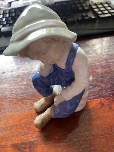 Porzellan figur junge - figur, 16cm