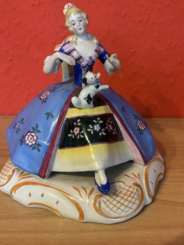Porzellanfigur dame mit hund - porzellanfigur,