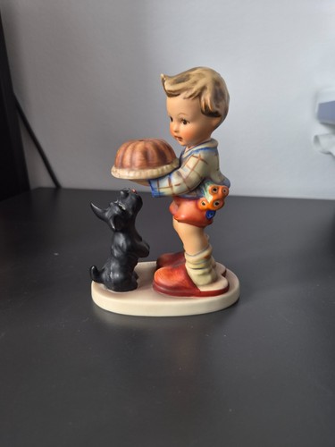 Goebel figur gugelhupf mit - gugelhupf,
